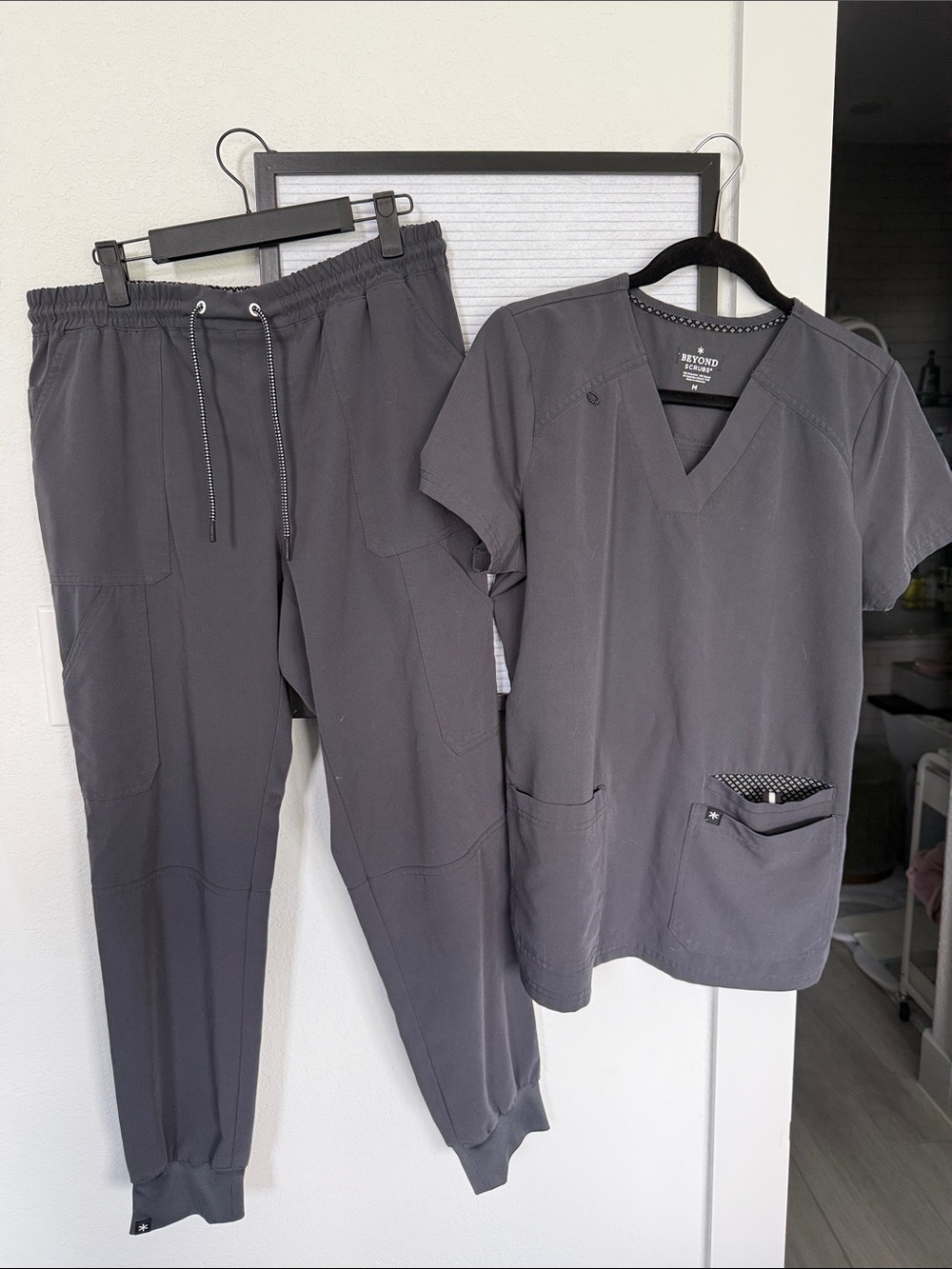 Women's Beyond Scrubs Charcoal dark grey Drawstring Jogger Pants and top size M
